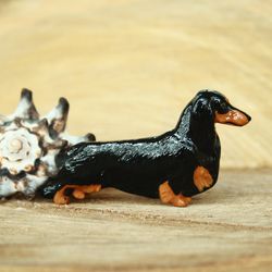 Brooch long haired dachshund figurine - brooch or dog show ring clip/number holder, cast plastic, hand-painted
