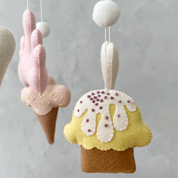 baby-girl-mobile-cupcake