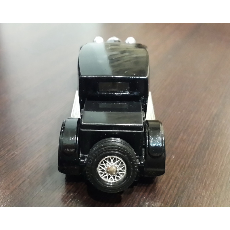 5 1983 Matchbox Bugatti 138 Scale Models Of Yesteryear 1928 Diecast Car Model.jpg