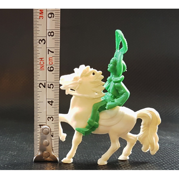 12 Jean Hoeffler Hong Kong plastic toy soldier COWBOY WITH LASSO ON THE HORSE 1970s.jpg