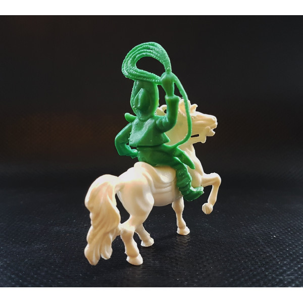 7 Jean Hoeffler Hong Kong plastic toy soldier COWBOY WITH LASSO ON THE HORSE 1970s.jpg