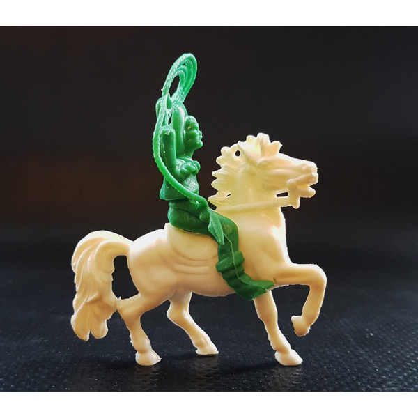 8 Jean Hoeffler Hong Kong plastic toy soldier COWBOY WITH LASSO ON THE HORSE 1970s.jpg