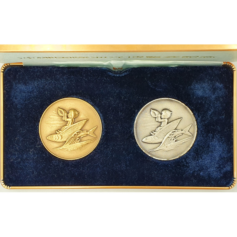 4 International OCEAN EXPO OKINAWA JAPAN Memorial Medal Set.jpg