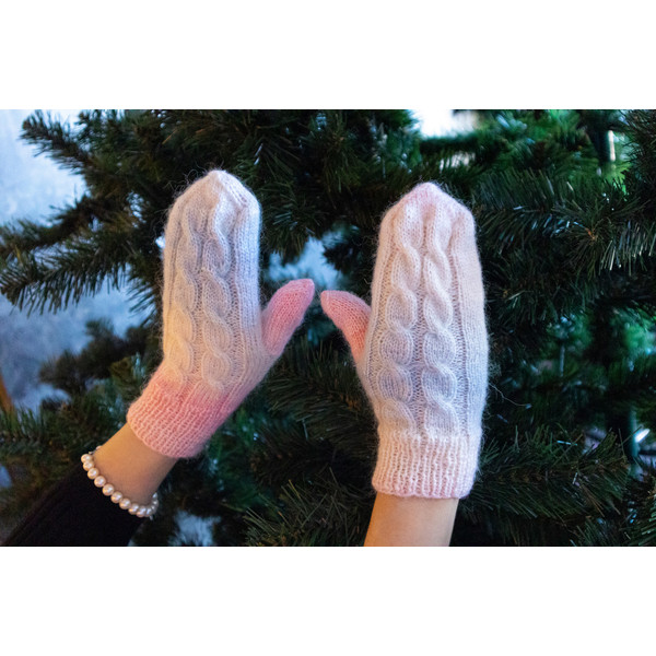Knitted-wool-mittens.jpg