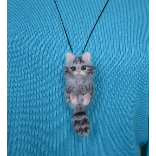 Gray-cat-necklace-pendant-for-women-Needle-felted-cute-cat-figurine-Handmade-cat-jewelry-Cat-ornament