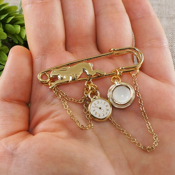 gold-white-enamel-brooch-pin-jewelry