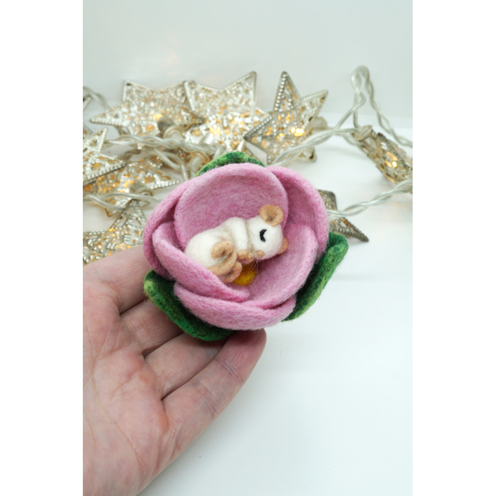 sleeping-mouse-flower-1