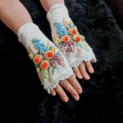 White mittens with embroidery