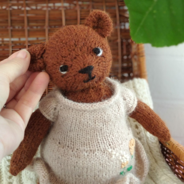 Teddy bear knitting pattern by Ola Oslopova
