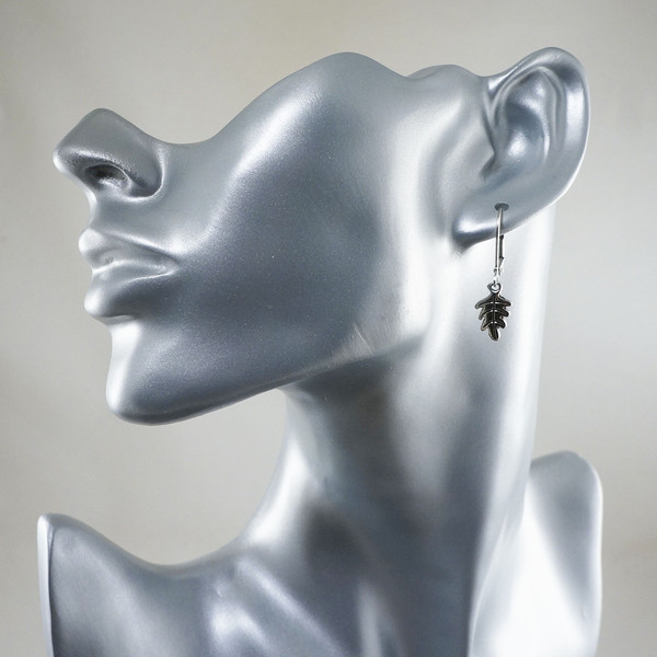 handmade-silver-oak-leaf-dangle-earrings-mono-earring-jewelry