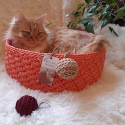 Personalized crocheted custom bed for cats and dogs couch of yarn Handmade gift for cat lover
