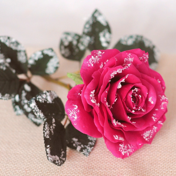Fake-flower-rose-of-handmade-on-stem-with-snowy-effect-Realistic-foam-red-rose-gift (2).jpg