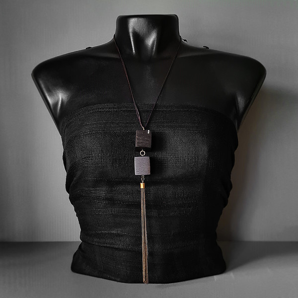 Pendant necklace on a mannequin 2