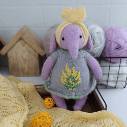 Elephant knitting pattern. Stuffed knitted doll. Knitted animal pattern