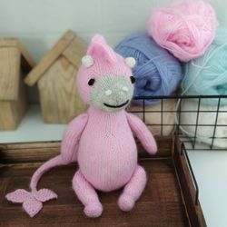 Dragon knitting pattern. Knitted animal toy. Knitted doll tutorial