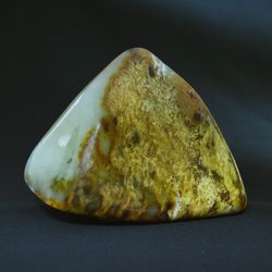 A pebble of white jade