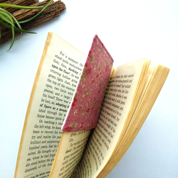 Personalized-corner-bookmark-hand-embroidered-birds-roses-gift-woman-4.jpg