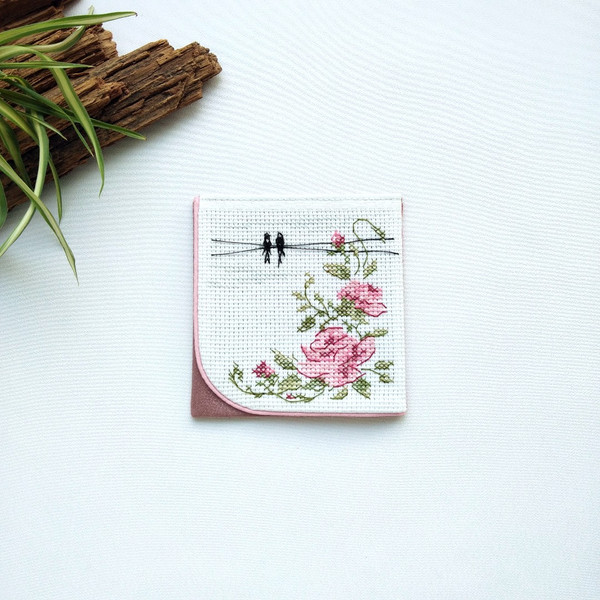 Personalized-corner-bookmark-hand-embroidered-birds-roses-gift-woman-5.jpg