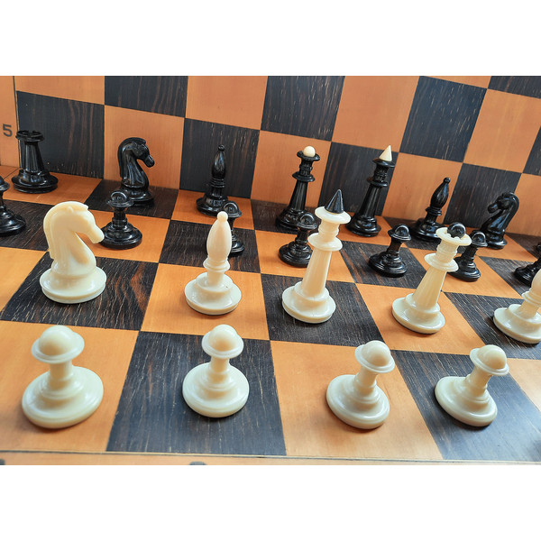 carbolite russian chessmen vintage