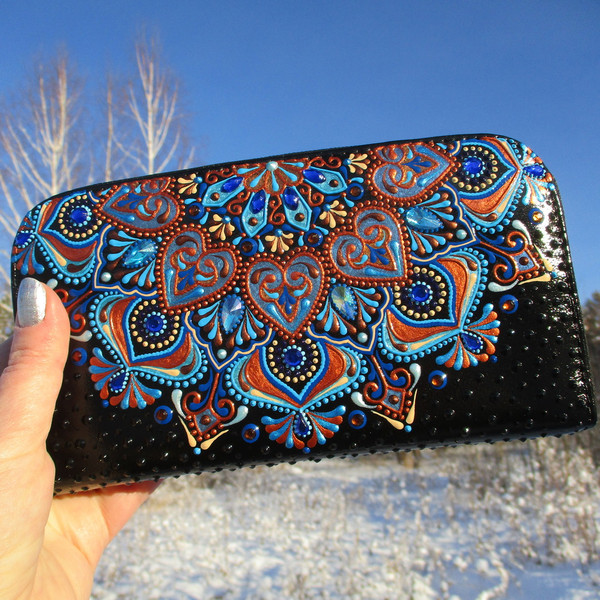 painted-leather-clutch-for-women.JPG