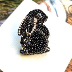 Beaded rabbit brooch, rabbit, brooch pin, beaded brooch, new year gift, symbol 2023, hand embroidered brooch, gift for h