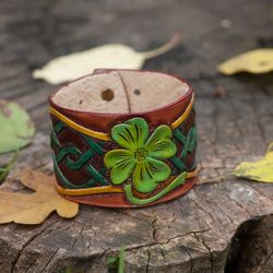Celtic green bracelet, irish leather cuff with celtic knot design, shamrock bracelet for women, green clover