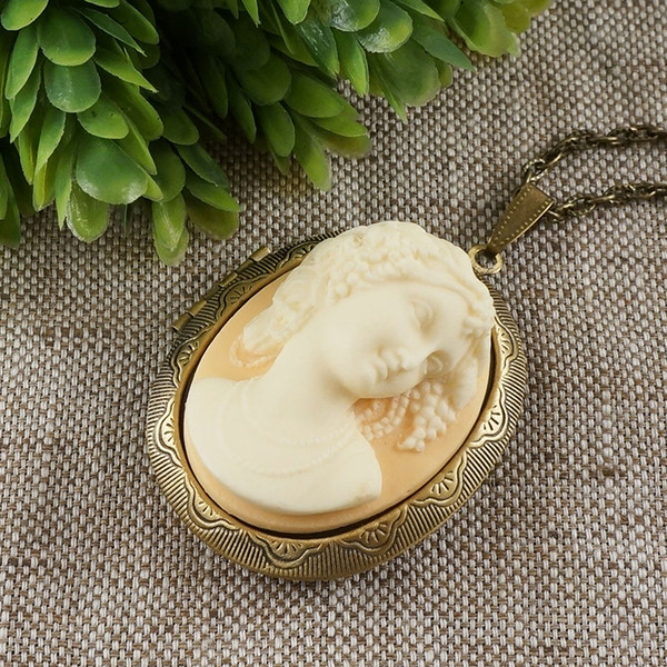 ivory-beige-lady-girl-vintage-victorian-epoch-antique-cameo-photo-locket-pendant-wedding-necklace-jewelry