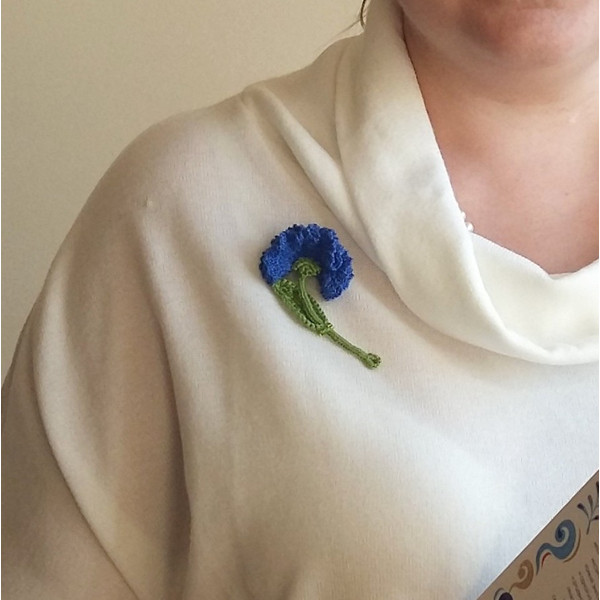 blue-flower-brooch