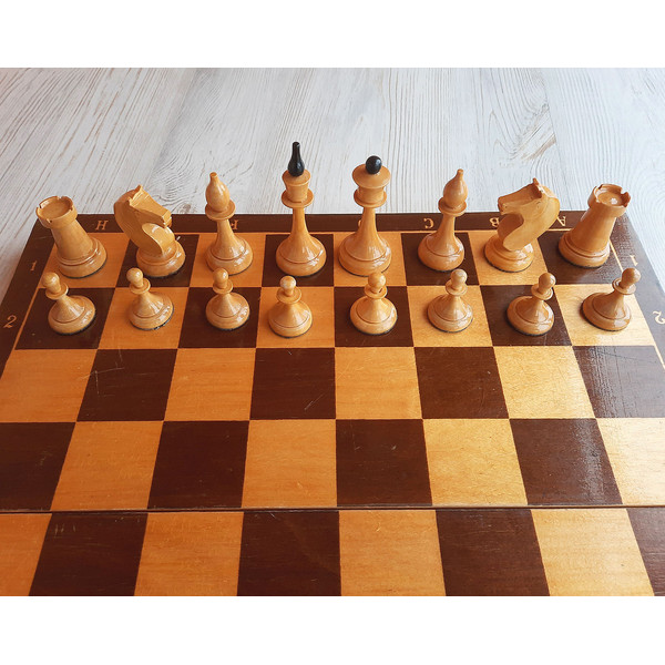 45_cm_board_&_chessmen7.jpg