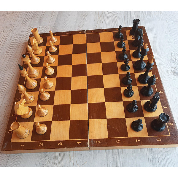 45_cm_board_&_chessmen8.jpg