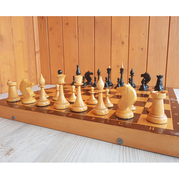 45_cm_board_&_chessmen9.jpg