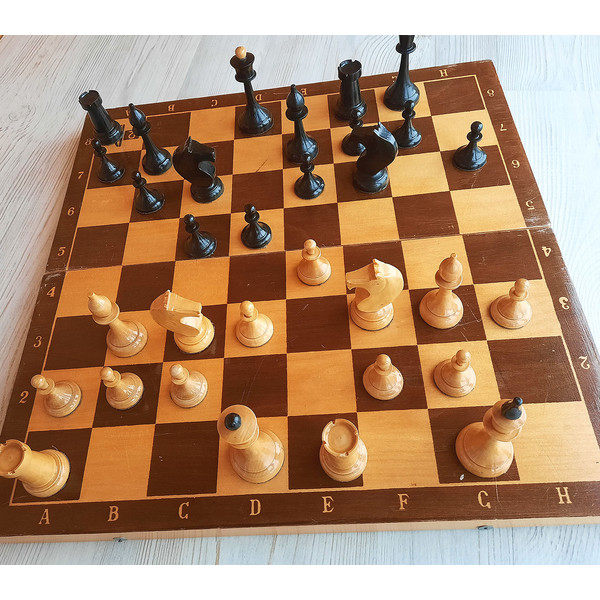 45_cm_board_&_chessmen92.jpg
