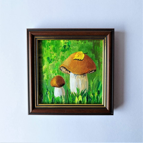 Small-painting-impasto-mushroom-in-a-clearing