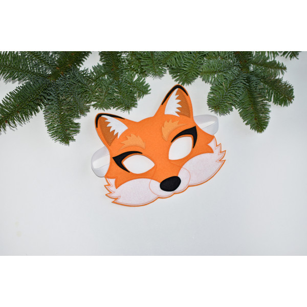 fox-mask-with-christmas-tree.jpg