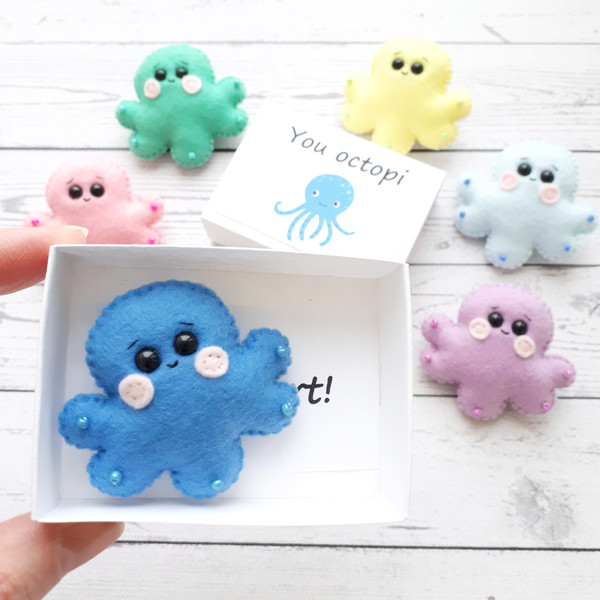 Octopus-plush-hug-in-a-box