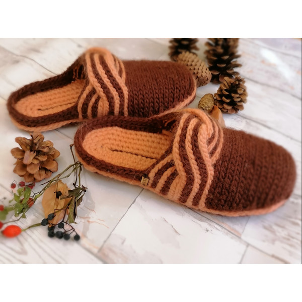 crochet_slippers_braids.jpg