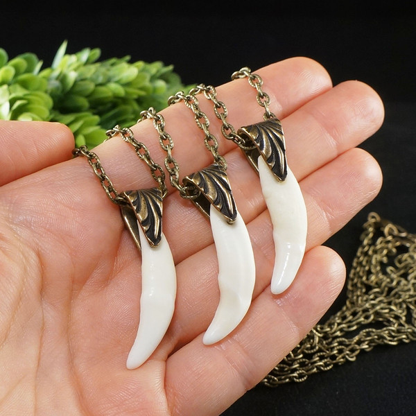 wolf-tusk-necklace