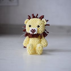 beaded lion. 3d beaded animal. beaded keyring. custom beaded lion keychain.