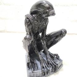 Xenomorph Alien figurine