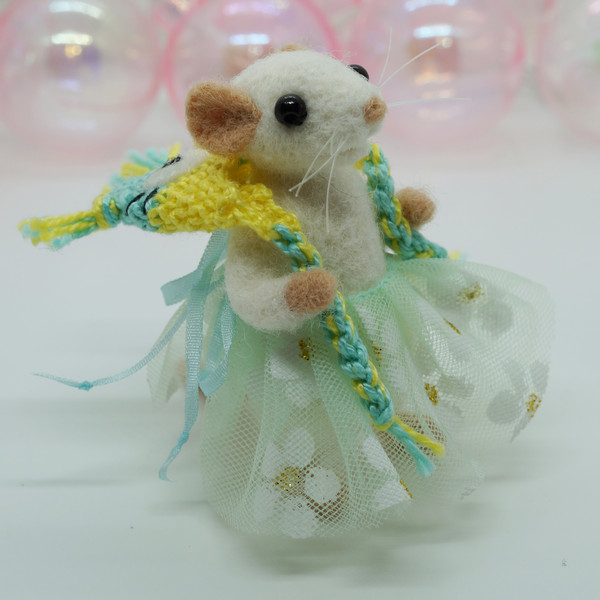 miniature-mouse-white