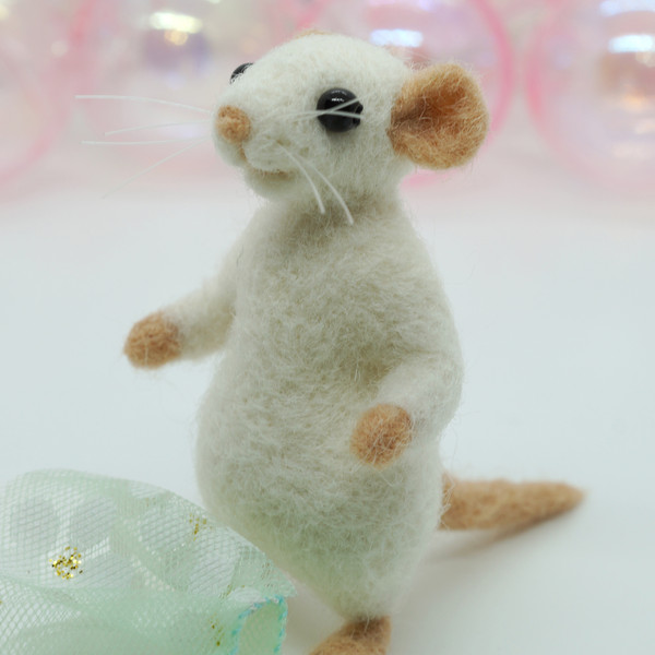 baby-mouse-dollhouse