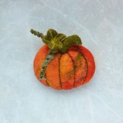 Needle felted orange autumn pumpkin pin for women Halloween brooch gift idea Thanksgiving fall vegetables jewelry gift