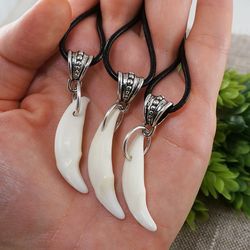 Real Wolf Tooth Necklace Wolf Fang Tusk Teeth White Pendant Necklace Native American Protection Amulet Boho Jewelry 7406