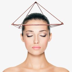 Copper pyramid healing, meditation copper pyramid, copper pyramid on the head with a ring, reiki healing tool