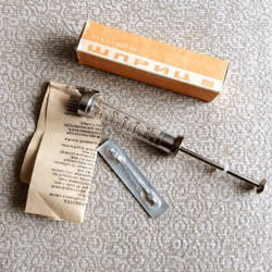 Glass hypodermic syringe 5 ml. Soviet vintage medical injector needle