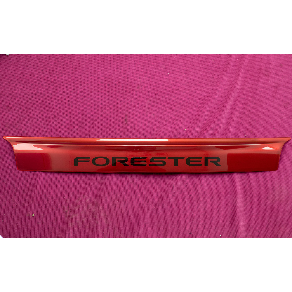 USED SUBARU FORESTER SF 00-02 RARE OPTION TAIL GATE CENTER STI GARNISH REFLECTOR OEM