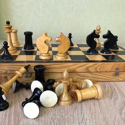 Queens Gambit Russian wooden chess set 1985 vintage new