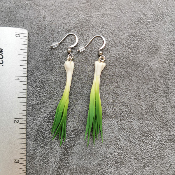 spring onion earrings6.jpg