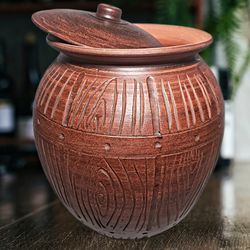Pottery large cooking pot 304.32 fl.oz Handmade casserole with lid