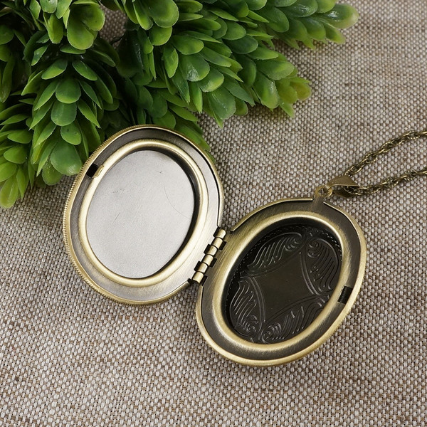 oval-bronze-brass-large-photo-locket-pendant-necklace-wish-keeper-box-keepsake-necklace-jewelry
